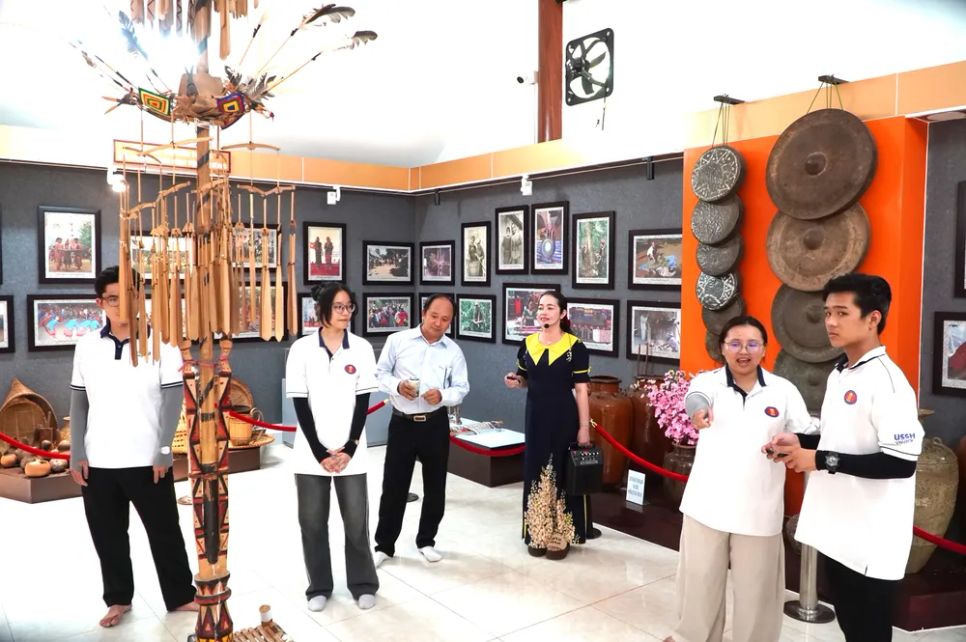 Cây nêu và bộ cồng chiêng trong văn hóa của người S'tiêng Cây nêu và bộ cồng chiêng trong văn hóa của người S'tiêng