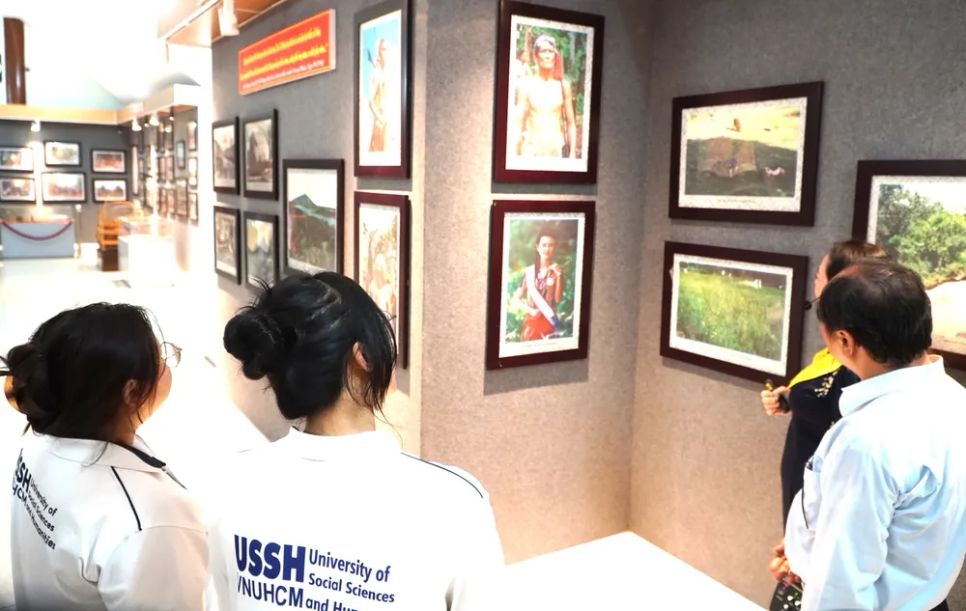 Sinh viên ngành du lịch từ TPHCM đến tham quan, trải nghiệm văn hóa sóc Bom Bo Sinh viên ngành du lịch từ TPHCM đến tham quan, trải nghiệm văn hóa sóc Bom Bo