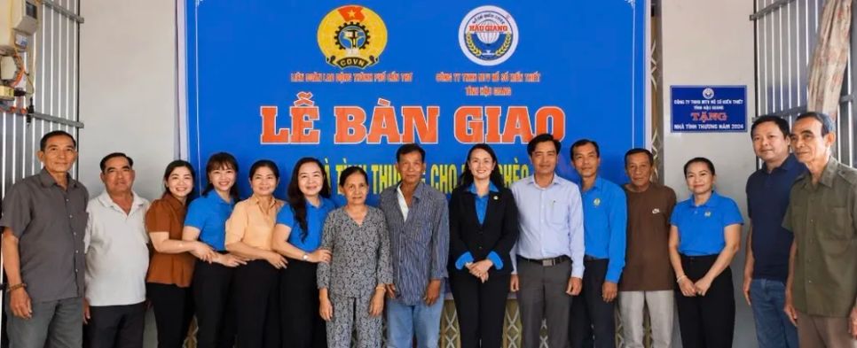 XSKT Hậu Giang phối hợp với LĐLĐ thành phố Cần Thơ bàn giao nhà tình thương cho gia đình có hoàn cảnh khó khăn
