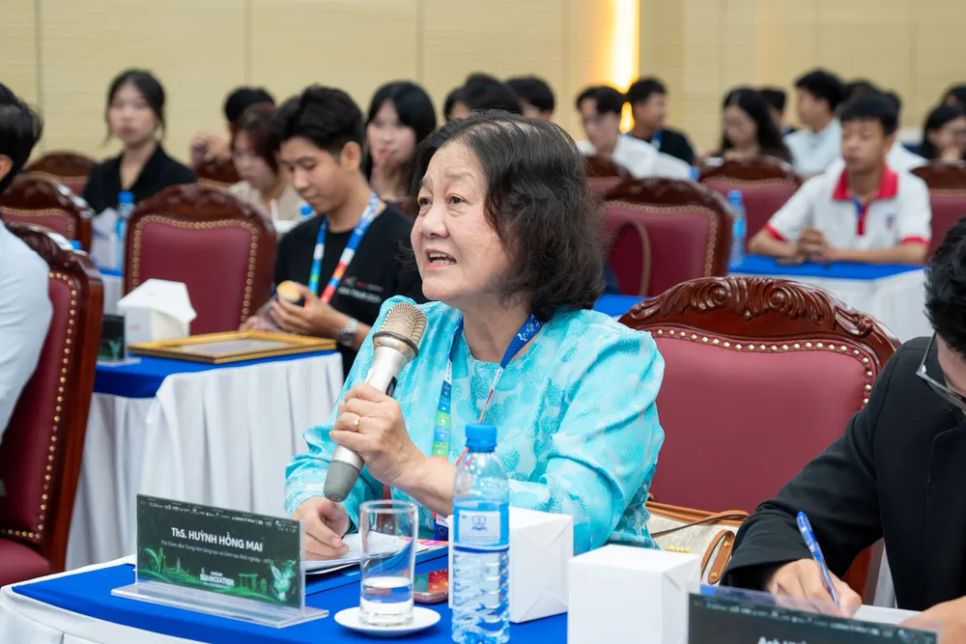 Ban Giám khảo đặt câu hỏi phản biện các đội thi tại vòng Chung kết Cardano SEA Hackathon 2026
