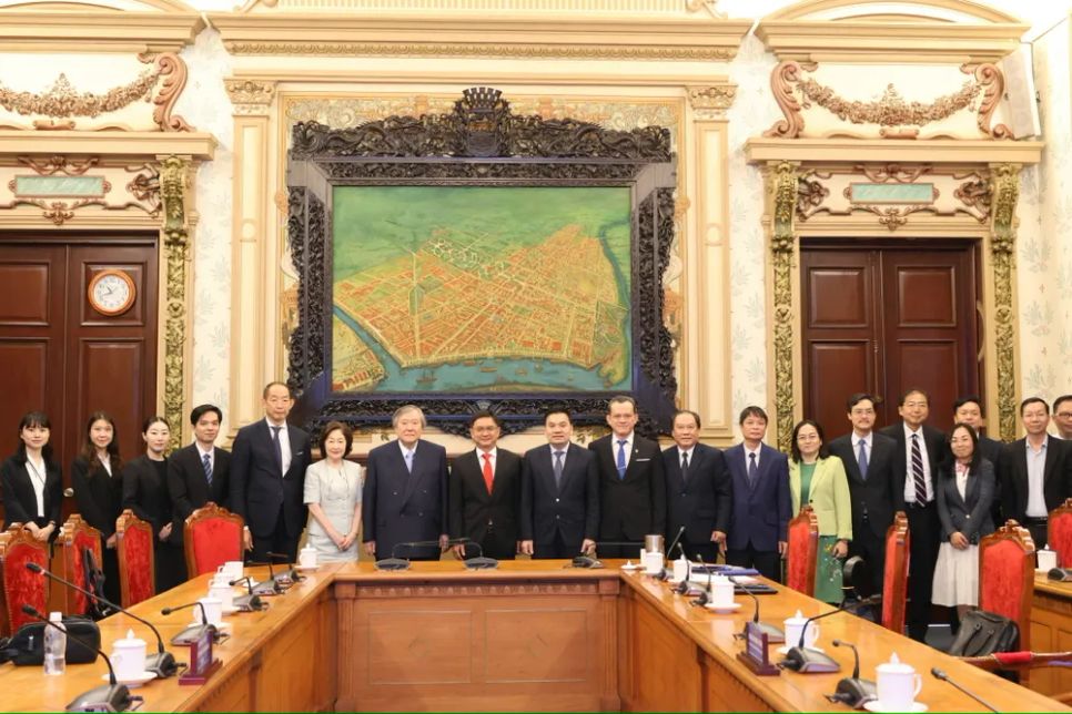 Phó Chủ tịch UBND TPHCM Nguyễn Mạnh Cường tại buổi tiếp đoàn Đại học IUHW. Ảnh: PHƯỢNG CHÂU