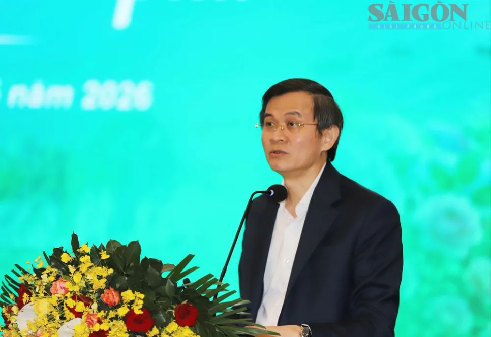 PGS-TS Đoàn Minh Huấn, Ủy viên Bộ Chính trị, Giám đốc Học viện Chính trị quốc gia Hồ Chí Minh phát biểu tại hội thảo. Ảnh: ĐOÀN KIÊN