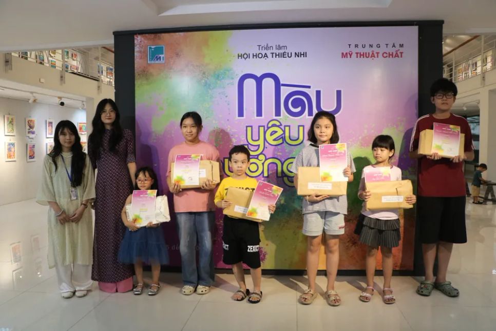 Hội Mỹ thuật TPHCM và Trung tâm Mỹ thuật Chất cũng tổ chức trao giải thưởng mỹ thuật dành cho thiếu nhi