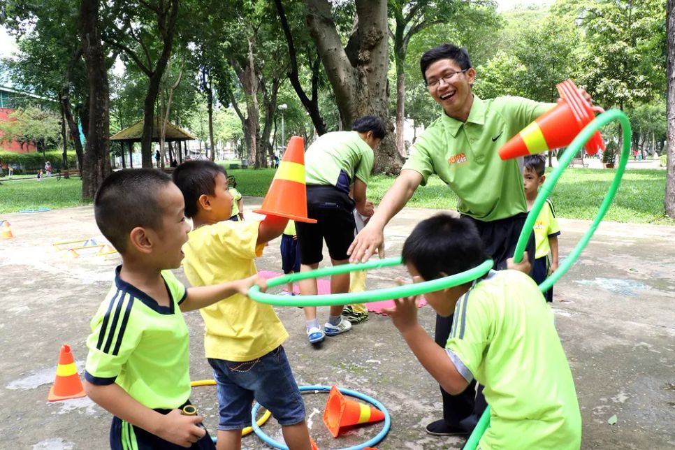 Học sinh tham gia khóa học kỹ năng sống - Kids Power tại công viên Tao Đàn