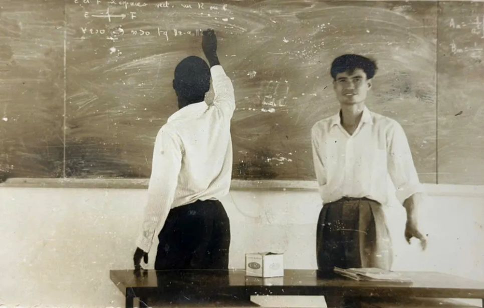 Thầy Trương Quang Đệ khi đang là giảng viên môn Toán tại thủ đô Bamako, Mali, năm 1969 Thầy Trương Quang Đệ khi đang là giảng viên môn Toán tại thủ đô Bamako, Mali, năm 1969