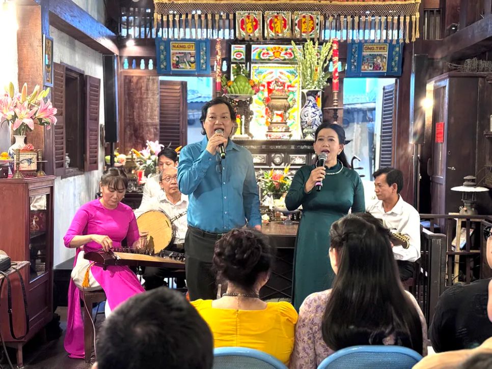 Biểu diễn Đờn ca tài tử tại không gian Bảo tàng Biệt động Sài Gòn - Gia Định (phường Tân Định, TPHCM) đầu năm 2026, thu hút đông đảo du khách Biểu diễn Đờn ca tài tử tại không gian Bảo tàng Biệt động Sài Gòn - Gia Định (phường Tân Định, TPHCM) đầu năm 2026, thu hút đông đảo du khách