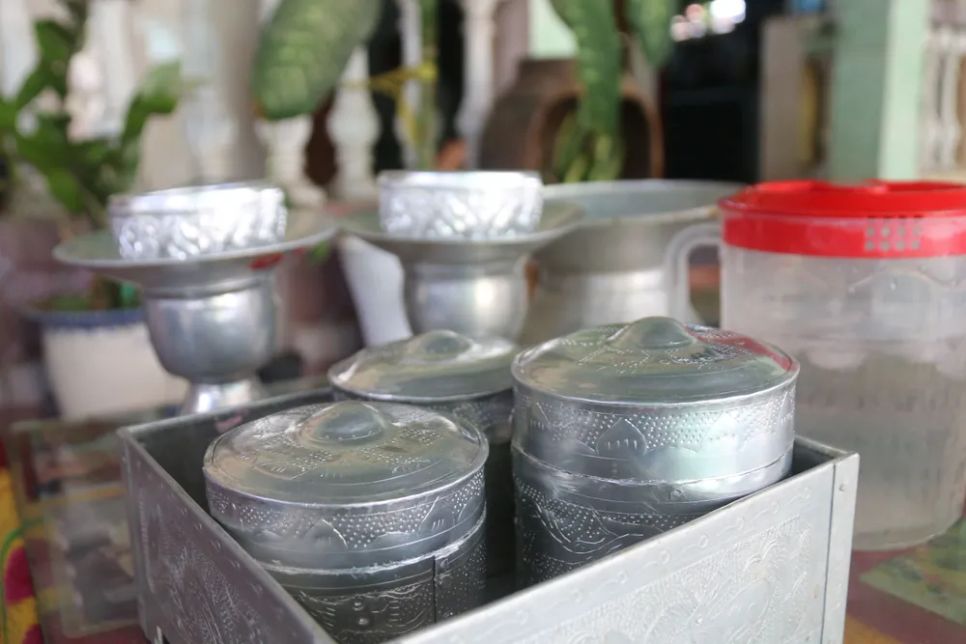 Những sản phẩm bạc phục vụ nhu cầu văn hóa của đồng bào Chăm. Ảnh: TIẾN THẮNG