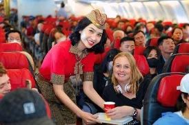 Tiếp viên hàng không Vietjet tỏa sáng trên mỗi hành trình bay