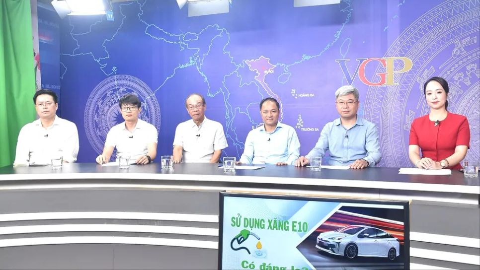 Các chuyên gia, nhà quản lý tham dự tọa đàm. Ảnh VGP Các chuyên gia, nhà quản lý tham dự tọa đàm. Ảnh VGP