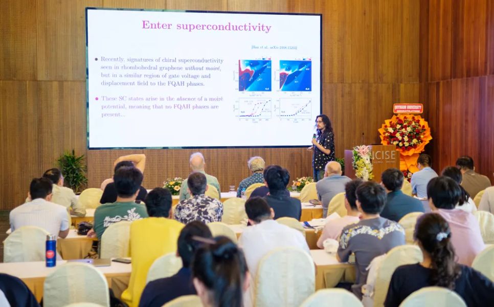 Các bài báo cáo chuyên ngành tại hội thảo