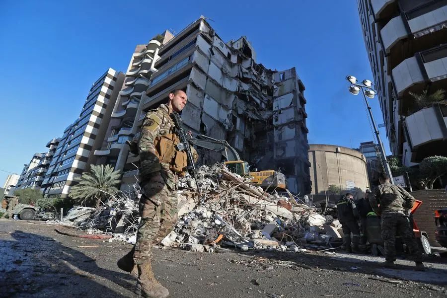 Một toà nhà ở Beirut, Lebanon, hư hại sau đợt không kích của Israel. Ảnh: XINHUA