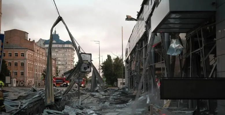 Một địa điểm tại thủ đô Kiev, Ukraine sau vụ tấn công của Nga. Ảnh: UKRAINE'S STATE EMERGENCY SERVICE/TELEGRAM