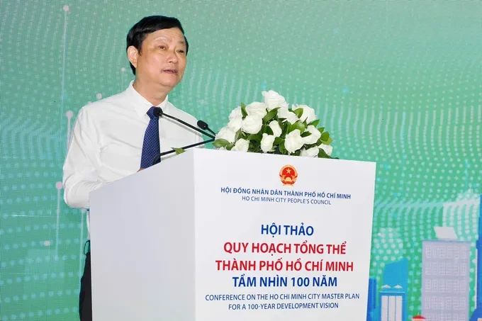 Ông Võ Văn Minh - Chủ tịch HĐND TP.HCM phát biểu tại hội thảo. Ảnh: Hoàng Hùng
