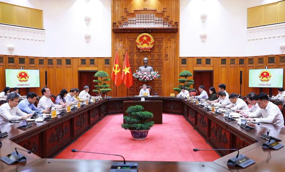 Thủ tướng Lê Minh Hưng chủ trì cuộc họp về việc tiếp tục triển khai hoạt động của TTTC tại Việt Nam. Ảnh: VIẾT CHUNG