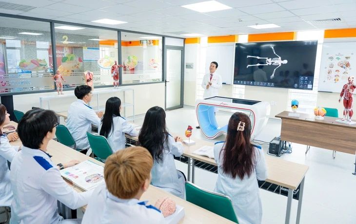 Sinh viên khối ngành sức khỏe của HUTECH trên giảng đường