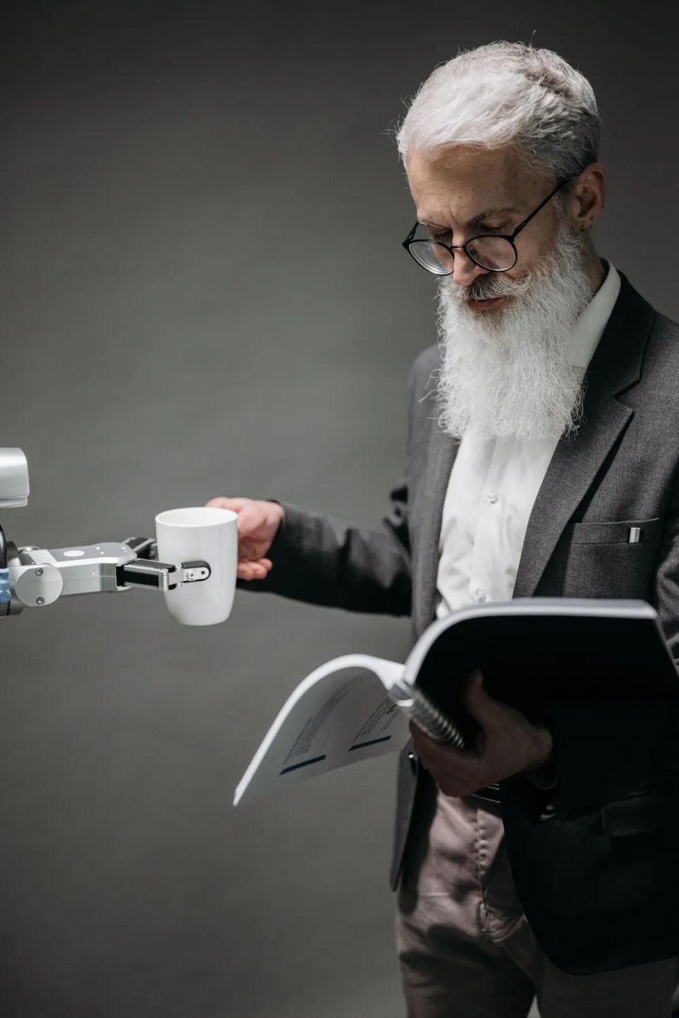 Robot AI phục vụ ở Mỹ. Ảnh: PEXELS