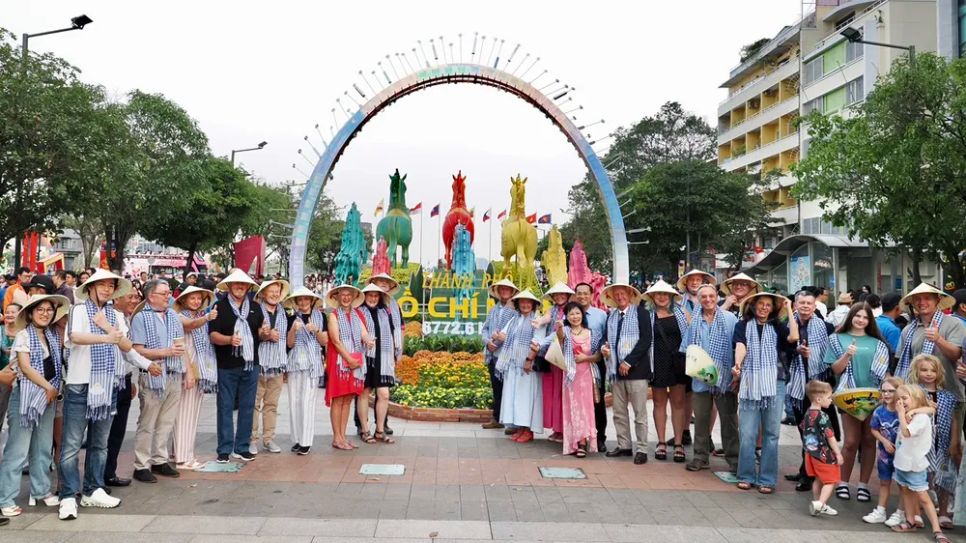 Đoàn khách quốc tế tham quan tại TPHCM đầu năm 2026. Ảnh: HOÀNG HÙNG Đoàn khách quốc tế tham quan tại TPHCM đầu năm 2026. Ảnh: HOÀNG HÙNG