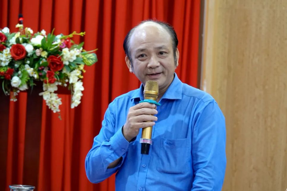 ThS. Nguyễn Tấn Kiệt, Trưởng phòng Nghệ thuật Sở VH-TT TPHCM, trao đổi tại tạo đàm. Ảnh: THÚY BÌNH