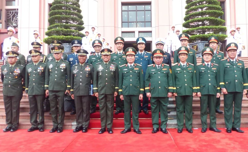 Đại tướng Nguyễn Tân Cương và Đại tướng Romeo Brawner Junior, cùng đoàn đại biểu quân đội hai nước tại lễ đón. Ảnh: TRẦN BÌNH Đại tướng Nguyễn Tân Cương và Đại tướng Romeo Brawner Junior, cùng đoàn đại biểu quân đội hai nước tại lễ đón. Ảnh: TRẦN BÌNH