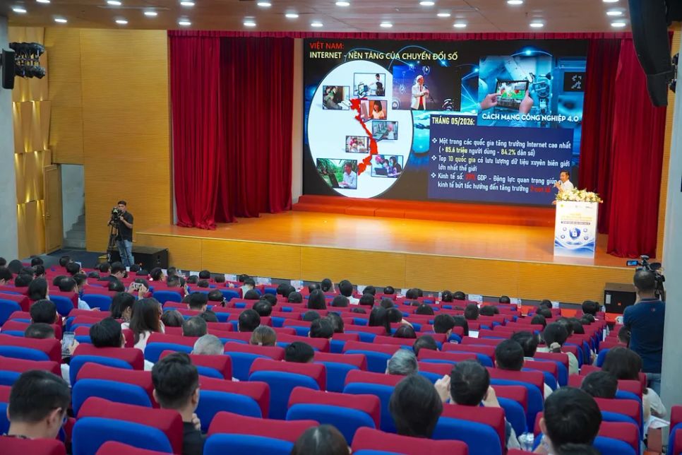 Chuyên gia trình bày chuyên đề tại hội nghị. ẢNH QUANG HUY