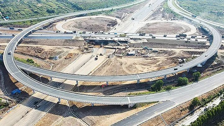 Tăng tốc các dự án hạ tầng giao thông nhằm tạo động lực tăng trưởng dài hạn.