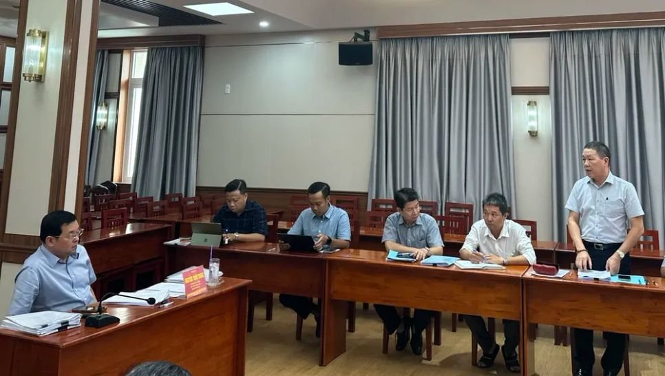 Buổi họp gỡ vướng cấp sổ hồng của Tổ công tác 1645. Ảnh: THANH HIỀN