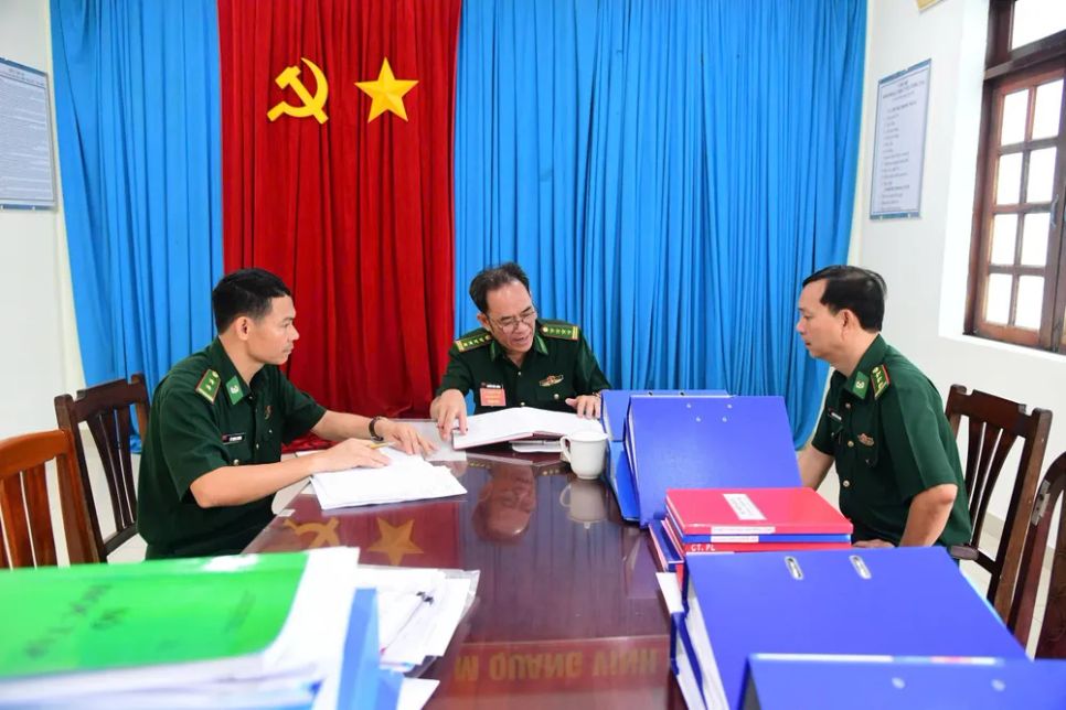 Đoàn công tác kiểm tra hệ thống văn kiện