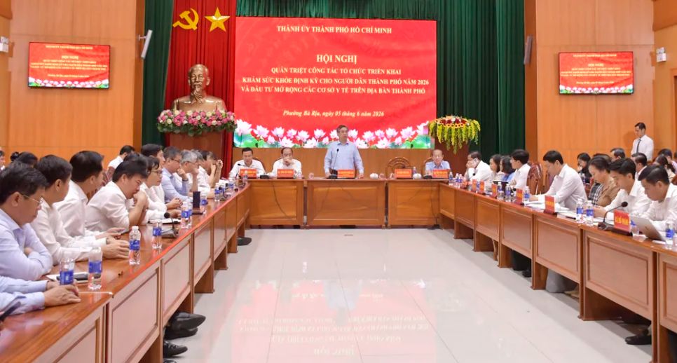 Toàn cảnh hội nghị quán triệt công tác triển khai khám sức khỏe định kỳ cho người dân năm 2026 và đầu tư mở rộng các cơ sở y tế trên địa bàn thành phố