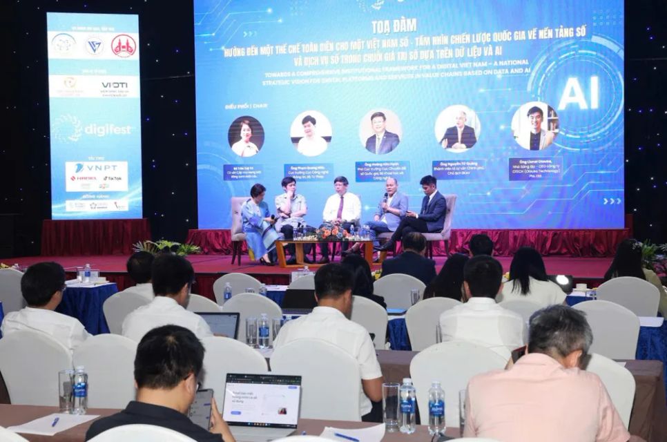 Quang cảnh phiên thảo luận tại diễn đàn. Ảnh: MST
