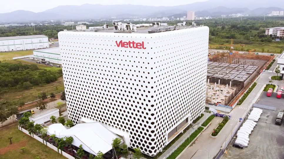 Trung tâm dữ liệu Hòa Lạc 2 của Viettel chứng minh được năng lực vượt trội, vượt qua các tiêu chuẩn và khung tham chiếu khắt khe nhất. Ảnh: VTM