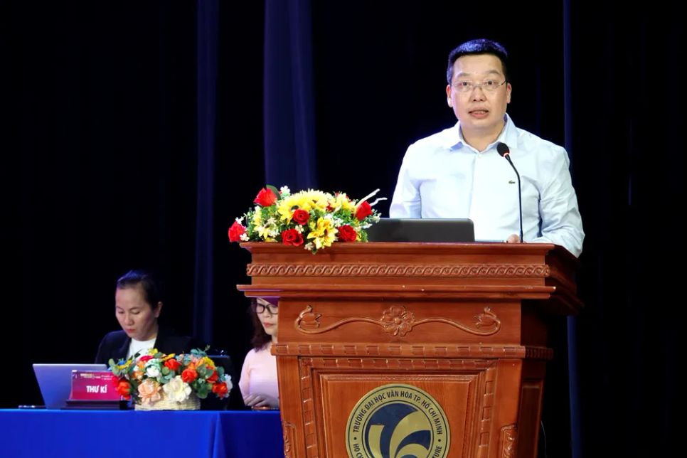 Tổng Biên tập Báo Văn Hóa, TS Nguyễn Anh Vũ báo cáo đề dẫn hội thảo. Ảnh: THÚY BÌNH