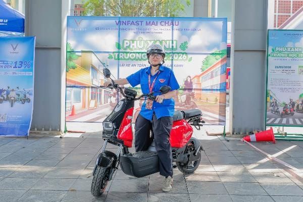 Phụ huynh chọn VinFast Amio cho con trước năm học mới: Nhỏ gọn, an toàn, con đi học “nhàn tênh”