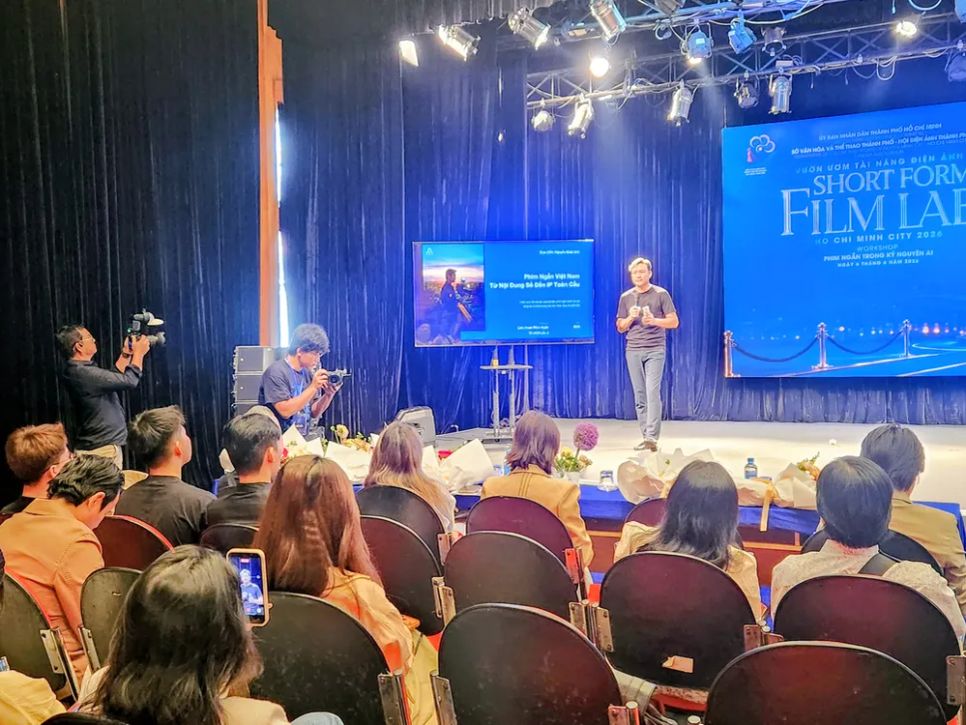 Đông đảo các nhà làm phim trẻ cùng tham gia sự kiện ra mắt chương trình Short Form Film Lab. Ảnh: VĂN TUẤN