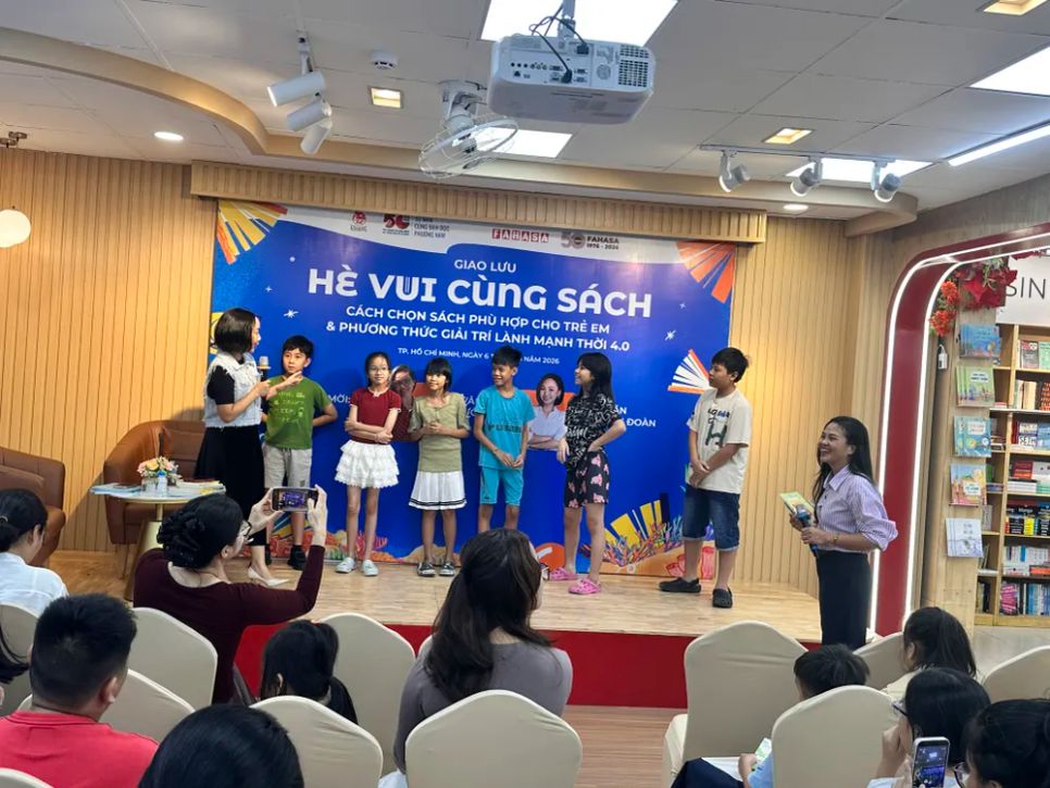Các em nhỏ hào hứng tham gia vào hoạt động 