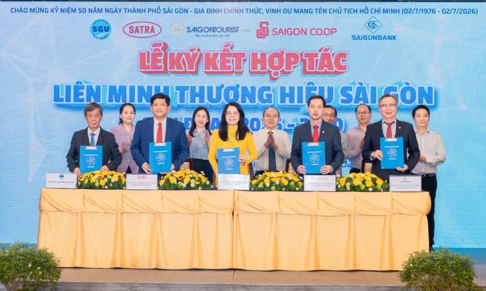 Các đơn vị thực hiện ký kết thành lập Liên minh Thương hiệu Sài Gòn. Ảnh: THANH HÙNG Các đơn vị thực hiện ký kết thành lập Liên minh Thương hiệu Sài Gòn. Ảnh: THANH HÙNG