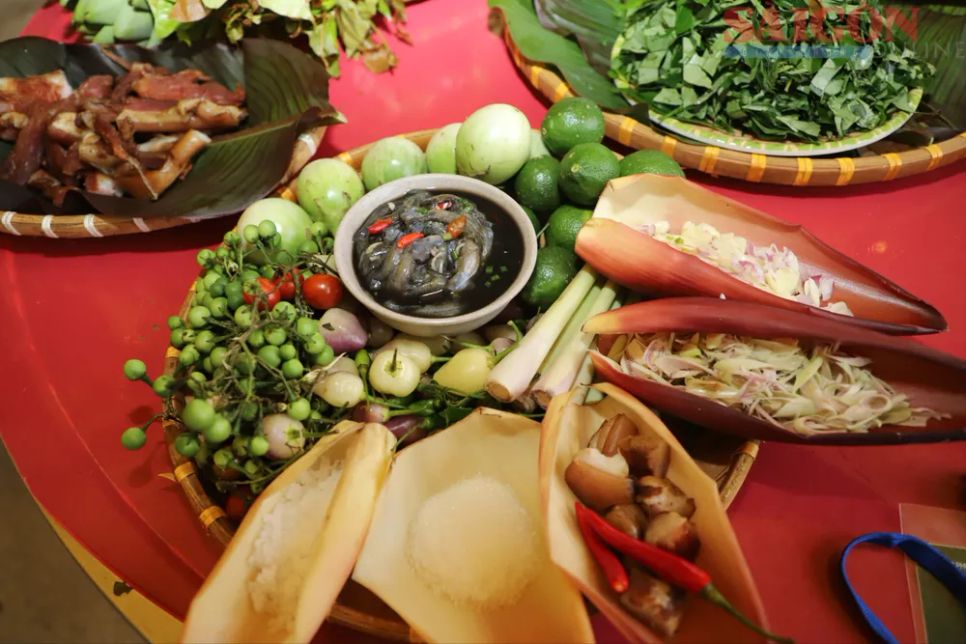 Đặc sản nòng nọc rừng, cà rừng. Ảnh: ĐOÀN KIÊN