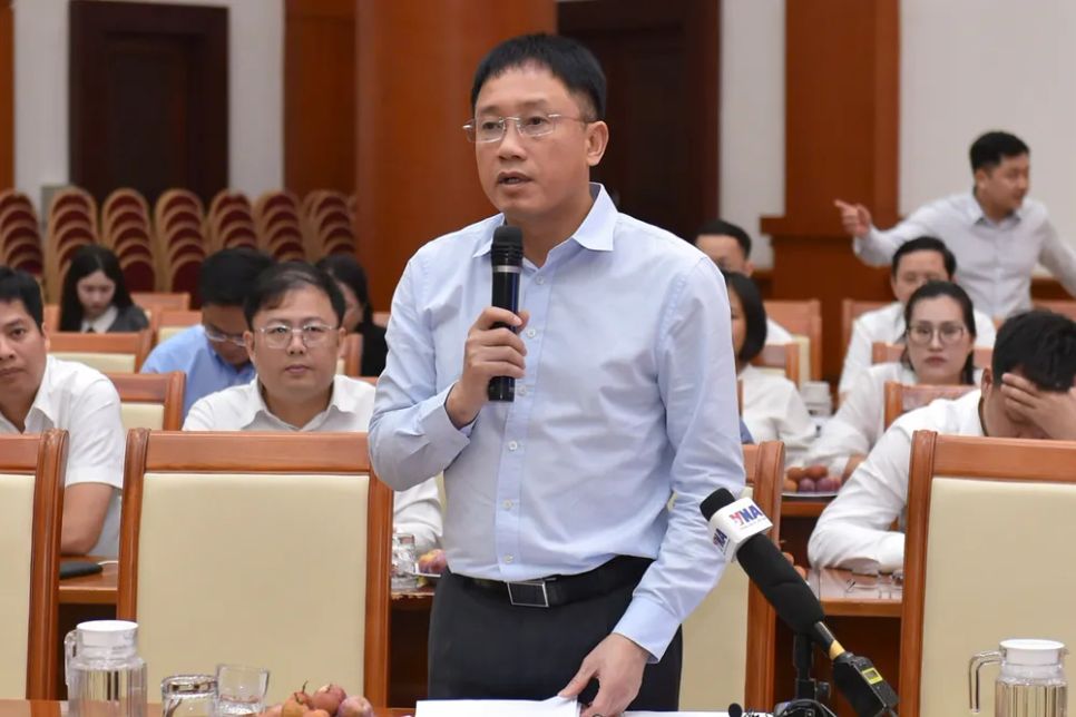 <p>Ông Mai Sơn, Phó Cục trưởng Cục Thuế trả lời báo chí về chính sách thuế. Ảnh: L.T</p>
