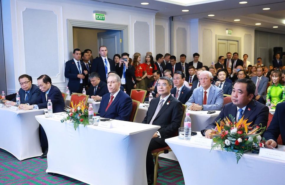 Thủ tướng Lê Minh Hưng dự chương trình kết nối thương mại và đầu tư Việt Nam - Liên bang Nga, chứng kiến trao các văn kiện hợp tác giữa doanh nghiệp hai nước. Ảnh: VGP/Nhật Bắc