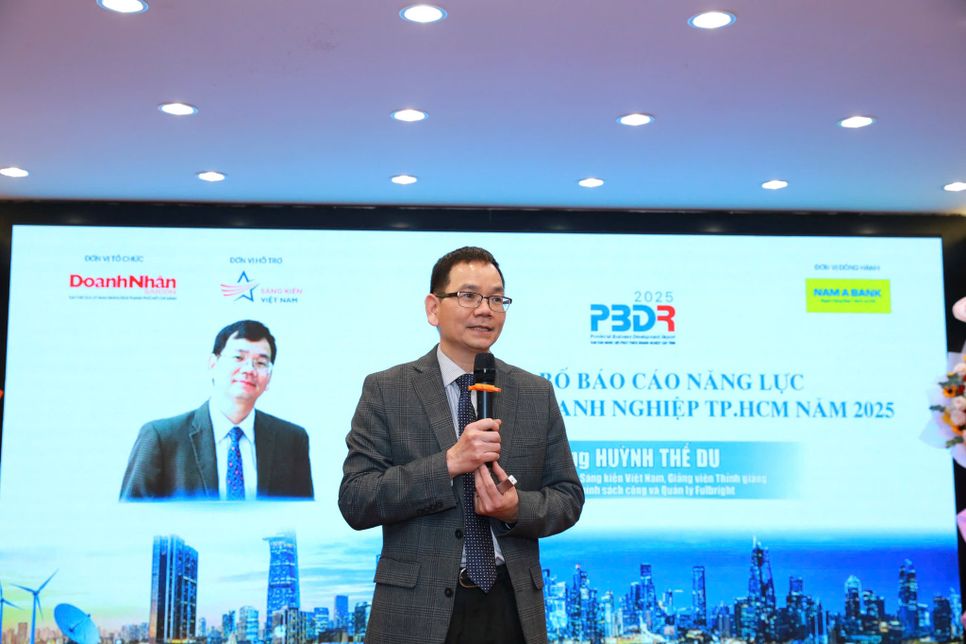 TS. Huỳnh Thế Du công bố Báo cáo PBDR 2025. Ảnh: Hoàng Chương