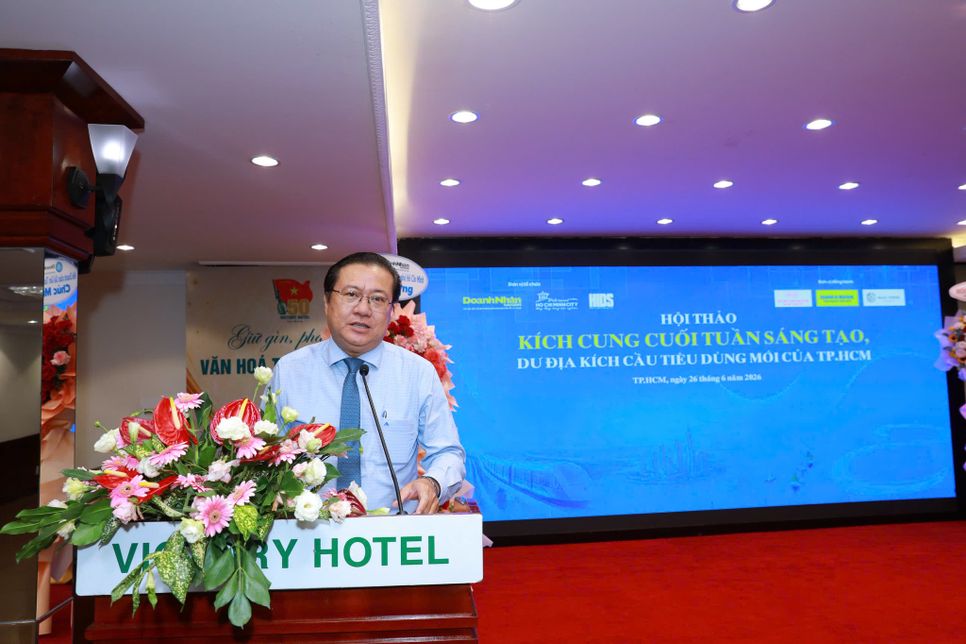 Ông Nguyễn Tuấn - Phó tổng giám đốc Tổng công ty Thương mại Sài Gòn TNHH MTV (SATRA) chia sẻ tại chương trình - Ảnh: Hoàng Chương