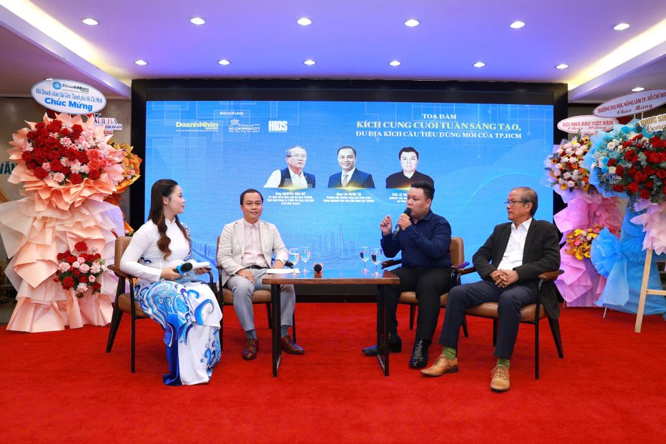 Toàn cảnh toạ đàm