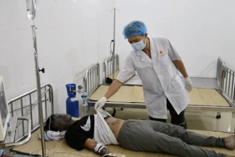 Bệnh xá đảo Sơn Ca cấp cứu kịp thời ngư dân bị thủy đậu toàn phát