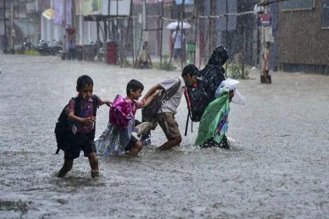 Mưa lớn gây tê liệt Mumbai (Ấn Độ)