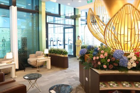 Đường bay tấp nập, kết nối Việt Nam với thế giới