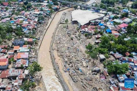 Philippines sơ tán 100.000 người tránh siêu bão Fung-wong 