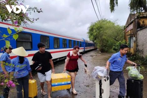 Dừng chạy 10 chuyến tàu Bắc-Nam do mưa lũ tại miền Trung