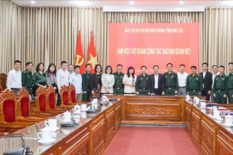 "Xuân biên phòng - Ấm lòng dân bản" ở biên giới 