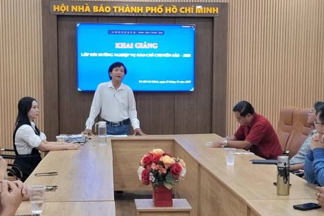 Khai giảng lớp bồi dưỡng nghiệp vụ báo chí chuyên sâu năm 2025