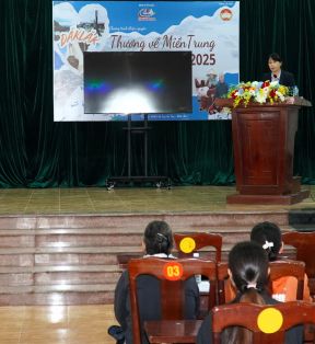 Trường Đại học Cửu Long trao tiền và quà cứu trợ đến bà con tại tỉnh Đắk Lắk