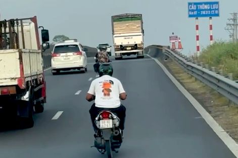 Xử lý hai xe mô tô chạy tốc độ cao, lạng lách trên cao tốc Trung Lương – Mỹ Thuận